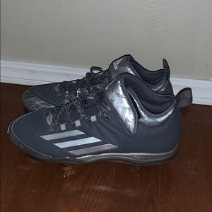 size 9.5 men’s adidas baseball cleats
